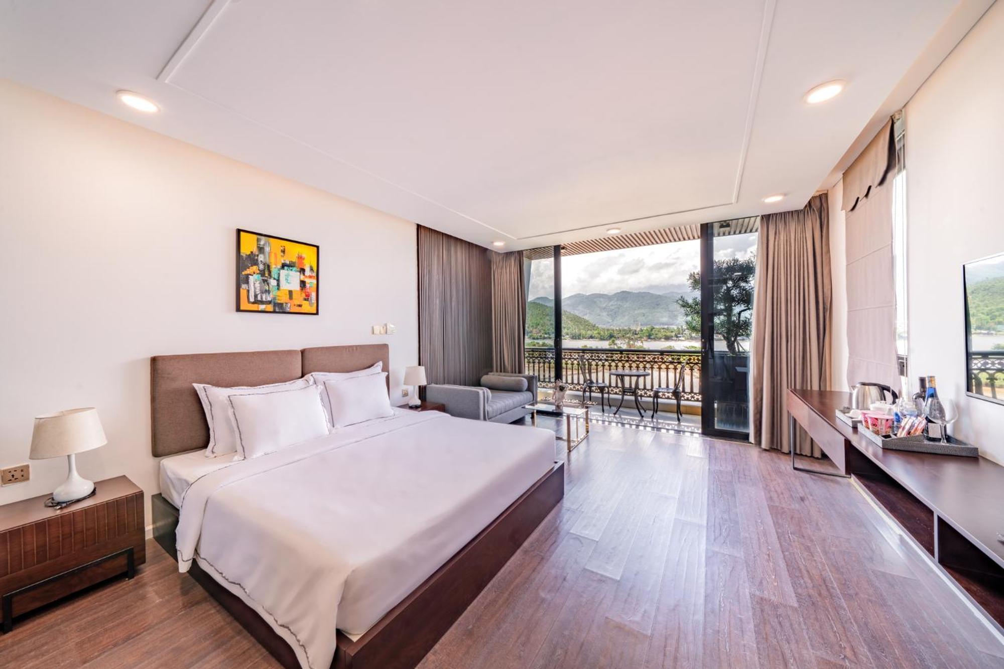 Cami Riverside Resort Дананг Екстериор снимка